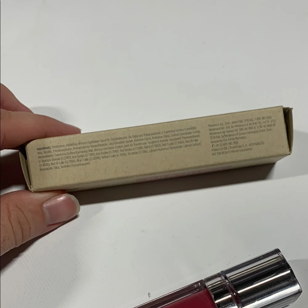 Back‎ to Basics Lip Gloss - Pink Color: Basically Sweet 7607 Sei Bella